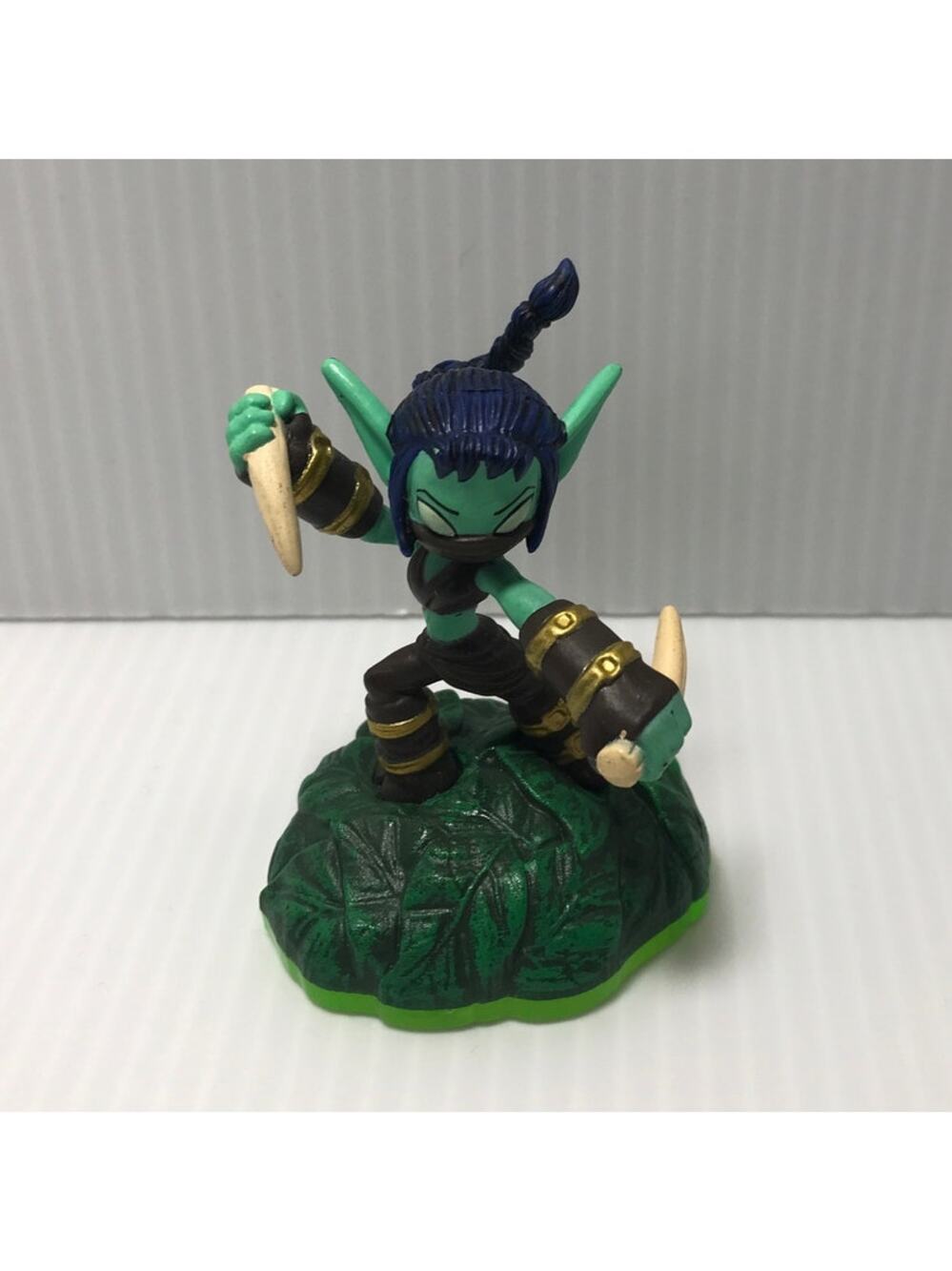2011 Activision Skylanders Spyros Adventure Stealth Elf